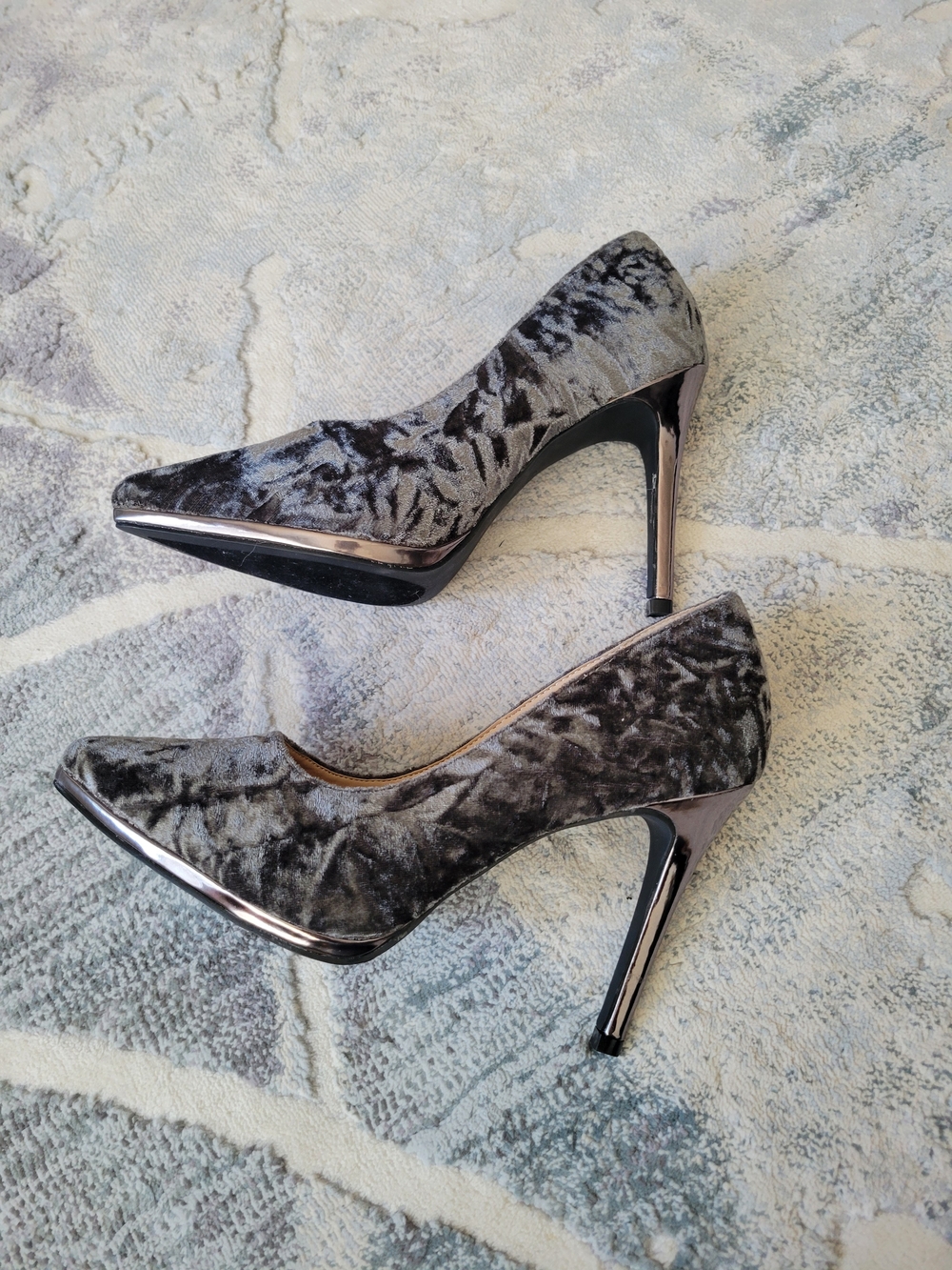 Penny Loves Kenny Gray Velvet Pointed-Toe Stiletto Heels Size 9